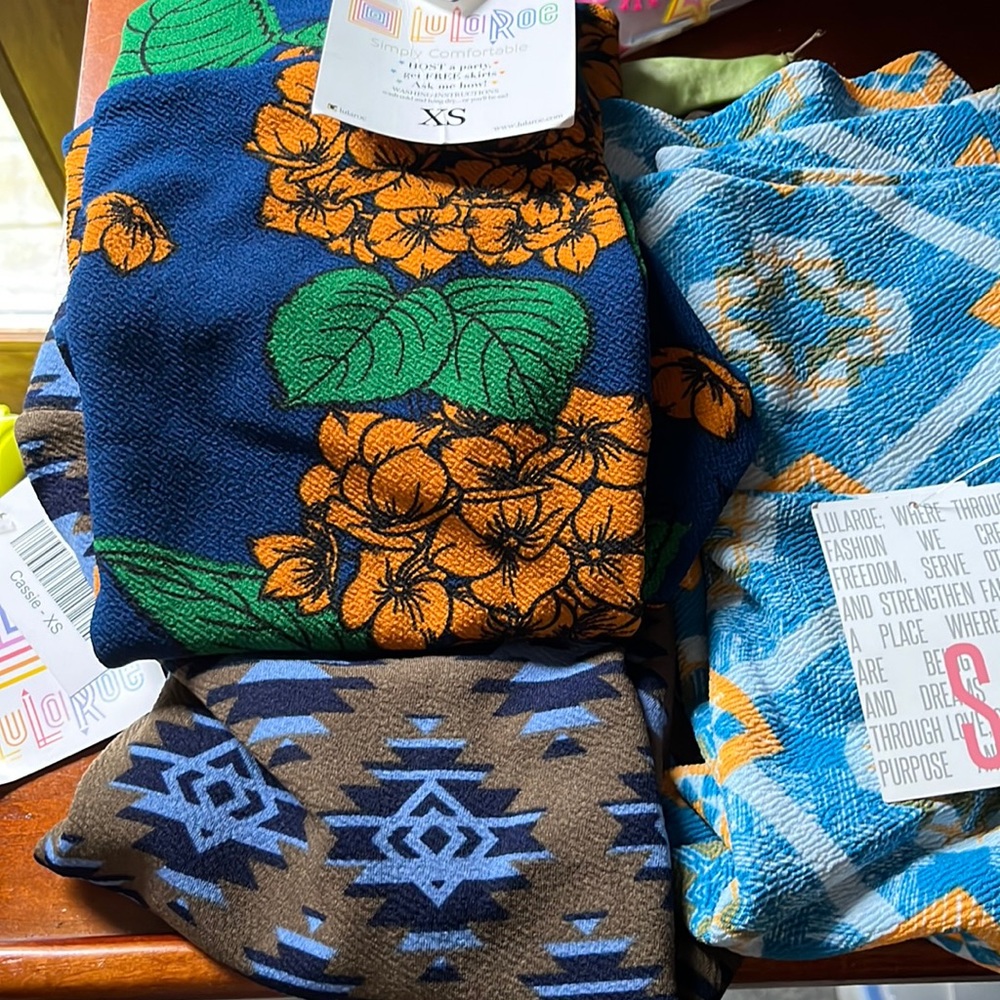 Lot of LuLaRoe Cassie skirts